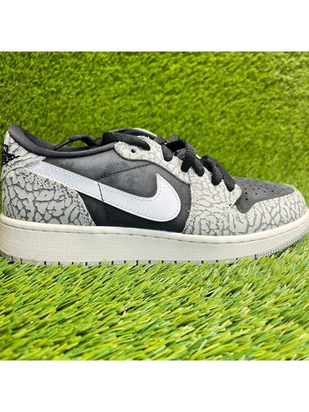 Nike Air Jordan 1 Retro Low‎ OG Boys Size 5Y Black White Athletic Shoes Sneakers